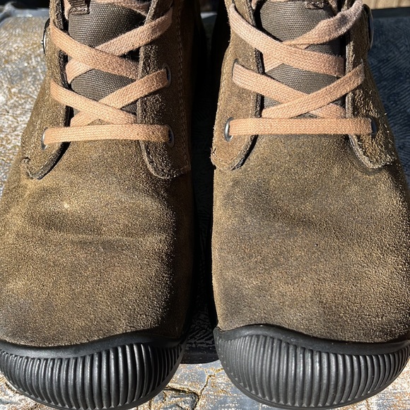 EUC Keen olive suede tie boots EU 39.5 US 9 - Picture 8 of 13